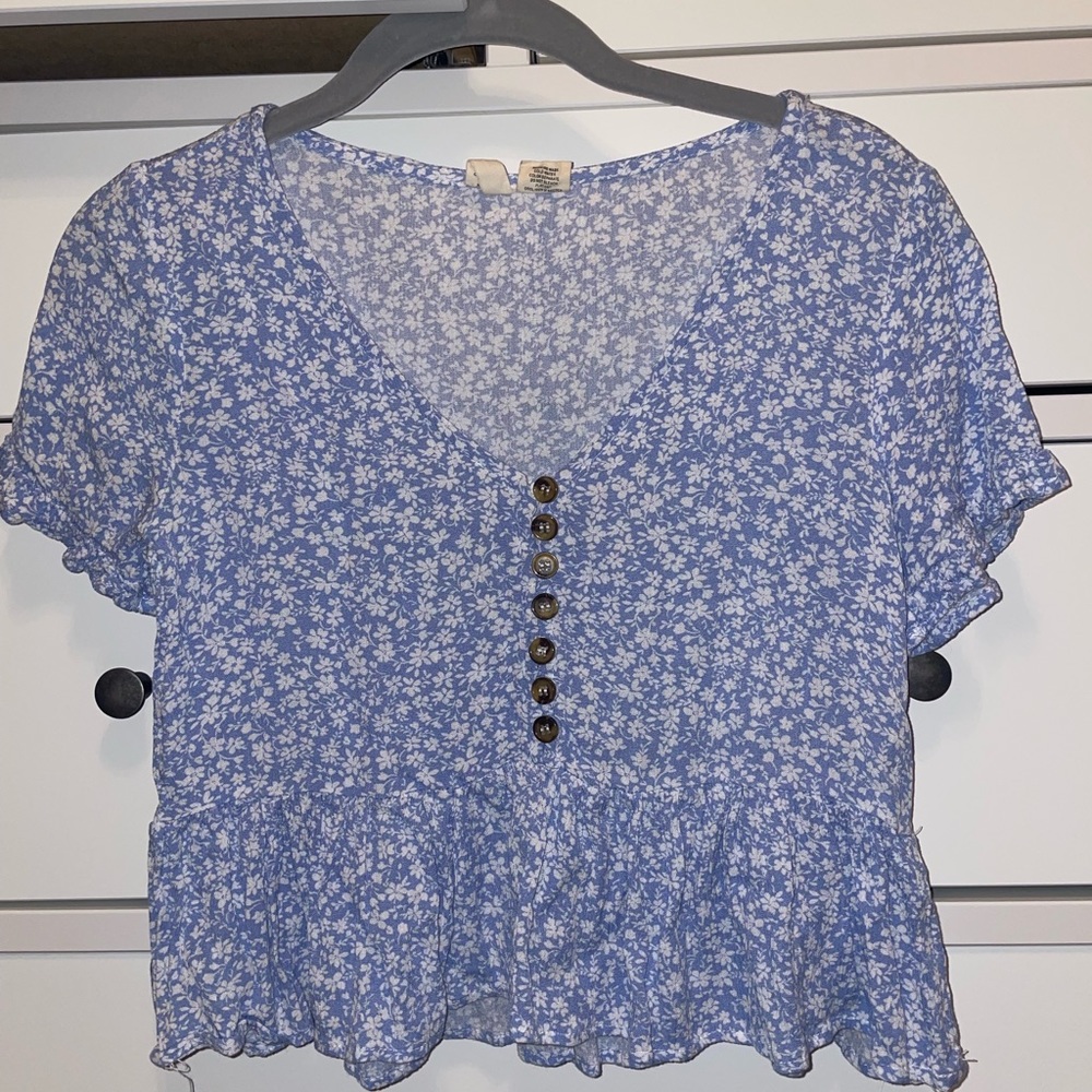 Blue flowered t shirt XS